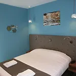 Sur Le Quai 3*