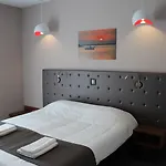 Sur Le Quai Hotel