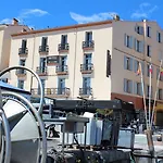 Sur Le Quai Hotel