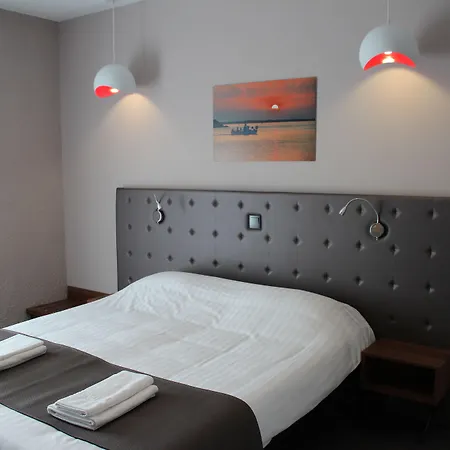 Sur Le Quai Hotel