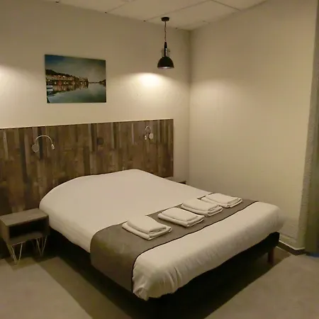 Sur Le Quai Hotel 3*