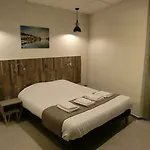 Sur Le Quai Hotel 3*