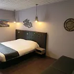 Sur Le Quai Hotel