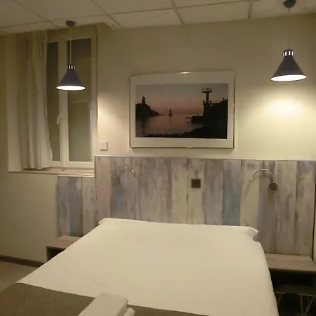 Sur Le Quai Hotel 3*