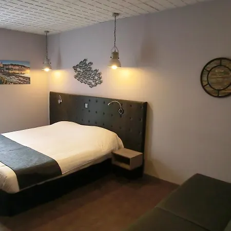 Sur Le Quai Hotel