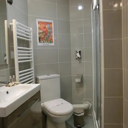 Sur Le Quai Otel 3*