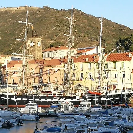 Sur Le Quai Port Vendres